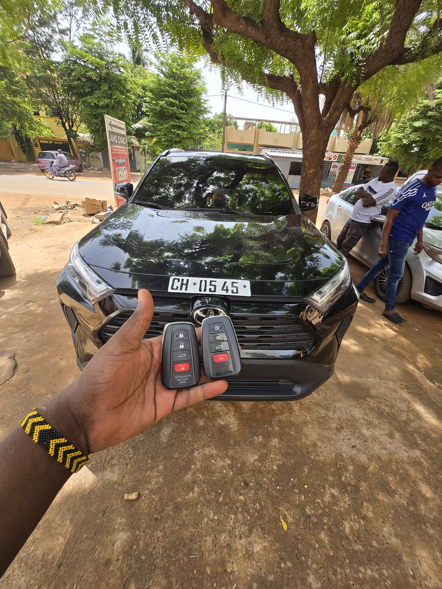 Deux clés Toyota RAV4 programmées par AMSDIAG à Bamako